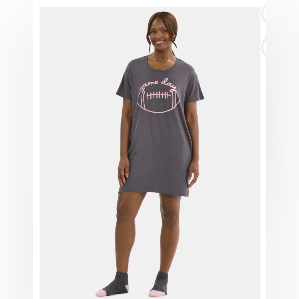 Women’s Way To Celebrate Game Day/Football Sleep Shirt&Fuzzy Sock Set. Size L